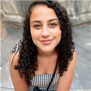 Profesor de inglés imparte clases a niños de todas las edades